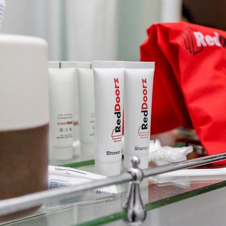 Reddoorz Plus Near Mall Bali Galeria 2 Denpasar  Luaran gambar