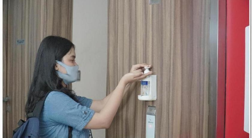 Reddoorz Plus Near Mall Bali Galeria 2 Denpasar  Luaran gambar