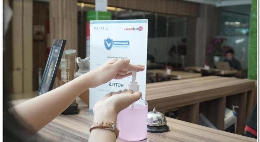 Reddoorz Plus Near Mall Bali Galeria 2 Denpasar  Luaran gambar