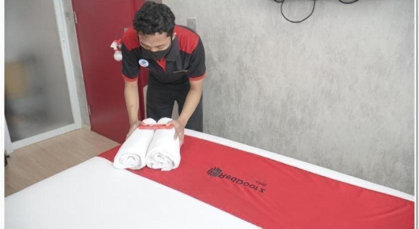 Reddoorz Plus Near Mall Bali Galeria 2 Denpasar  Luaran gambar