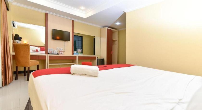 Reddoorz Plus Near Mall Bali Galeria 2 Denpasar  Luaran gambar
