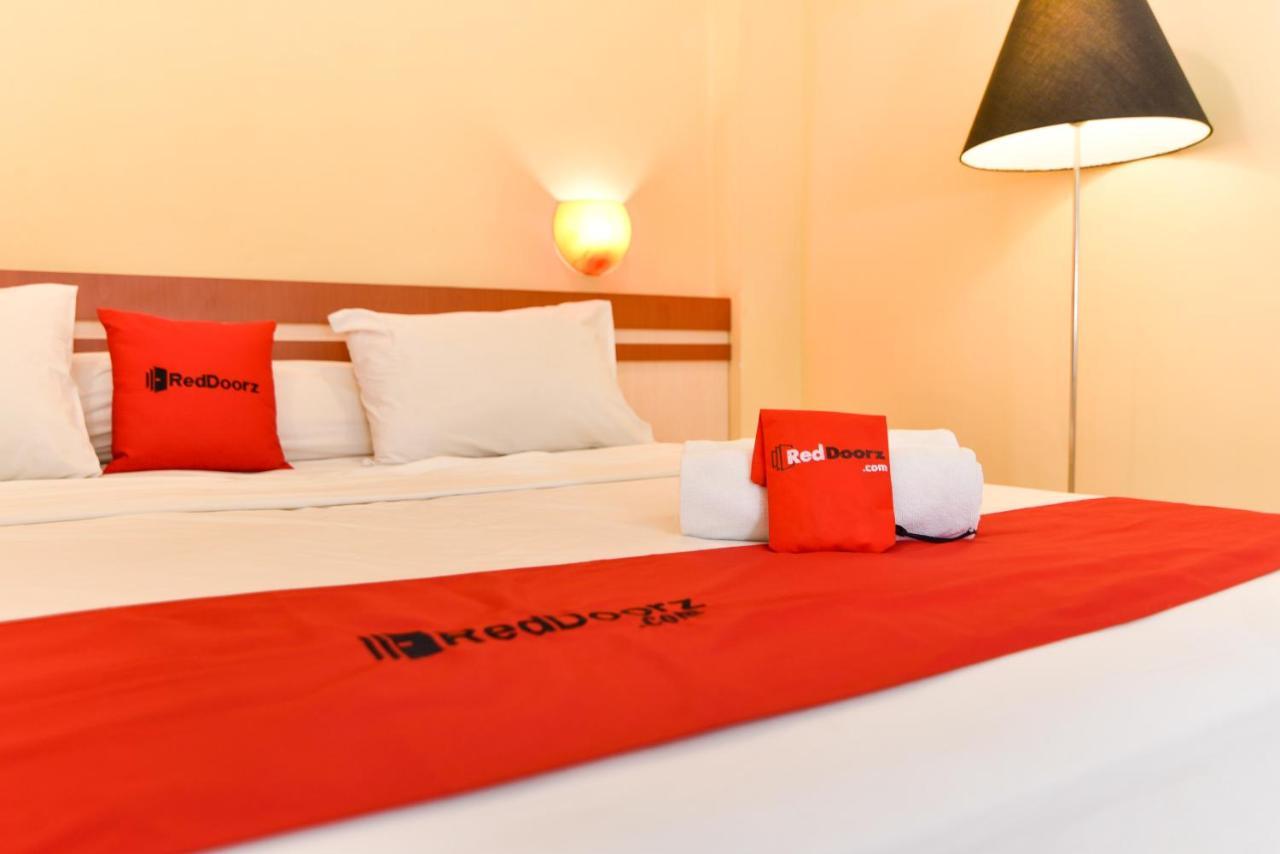 Reddoorz Plus Near Mall Bali Galeria 2 Denpasar  Luaran gambar