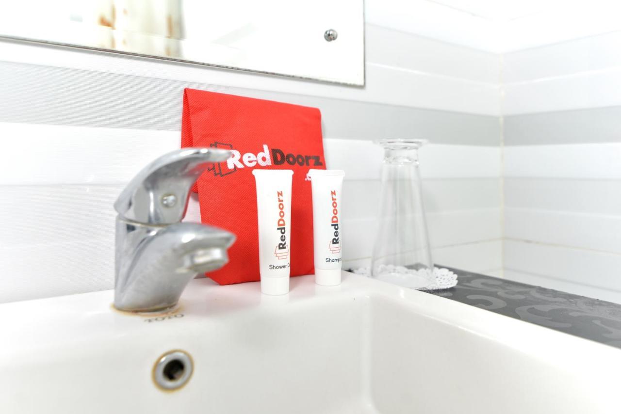 Reddoorz Plus Near Mall Bali Galeria 2 Denpasar  Luaran gambar