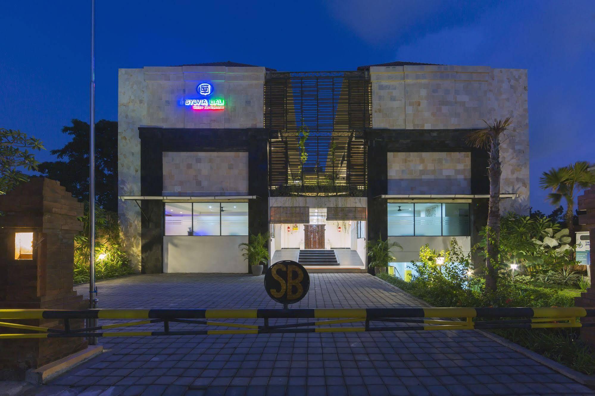 Reddoorz Plus Near Mall Bali Galeria 2 Denpasar  Luaran gambar